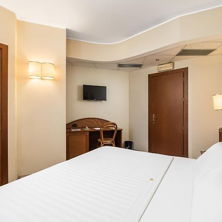Welcome Hotel Леняно Екстериор снимка