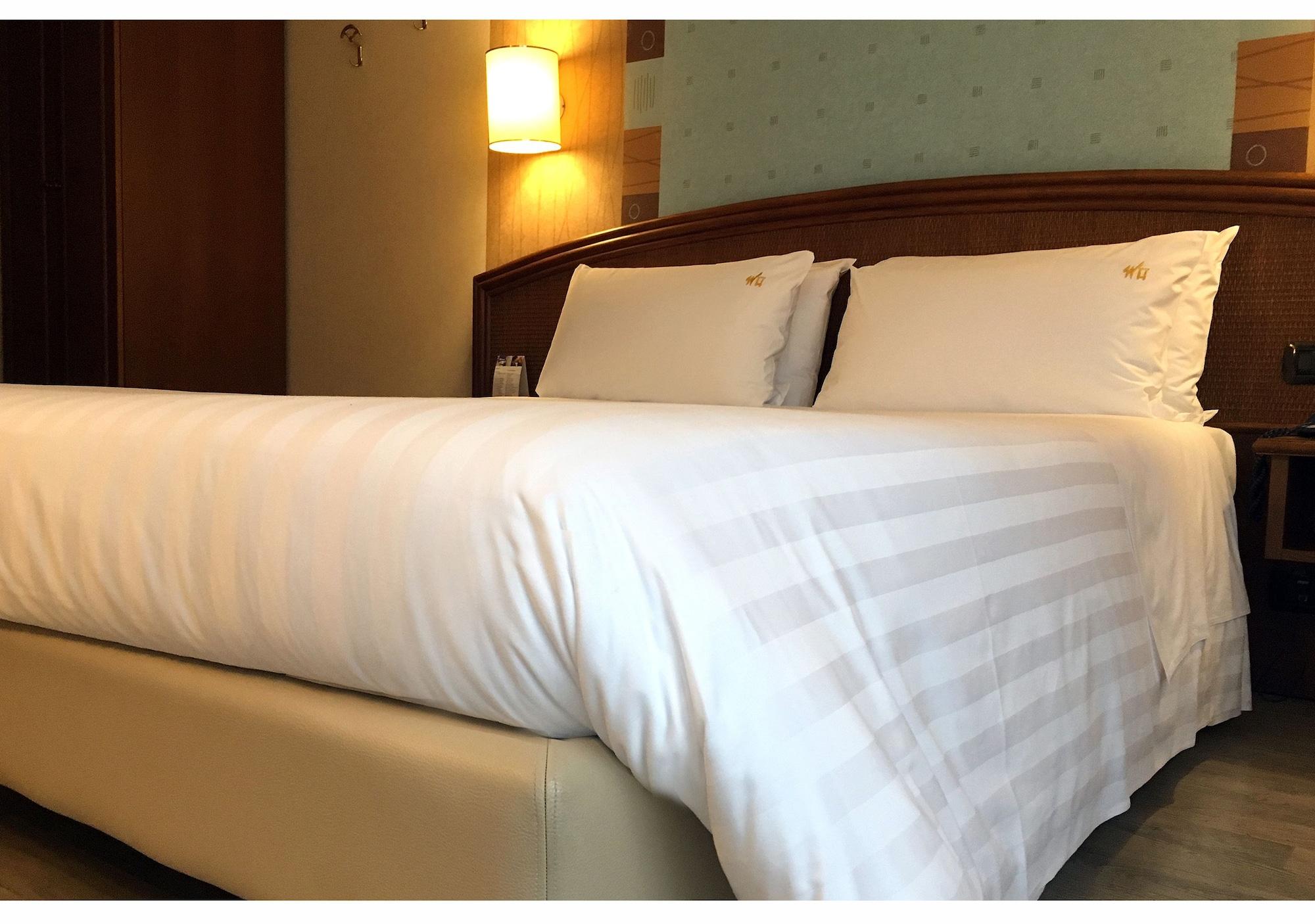 Welcome Hotel Леняно Екстериор снимка