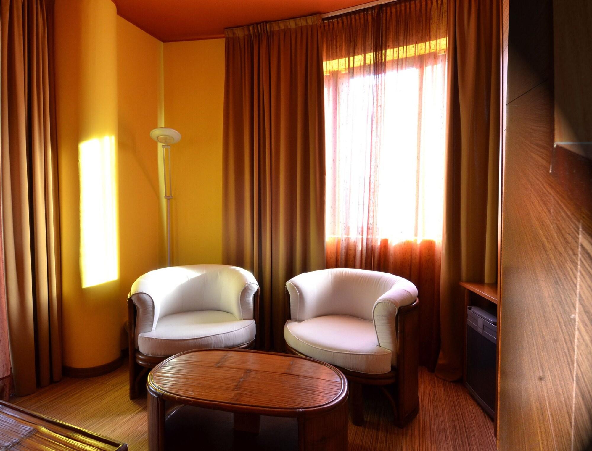 Welcome Hotel Леняно Екстериор снимка