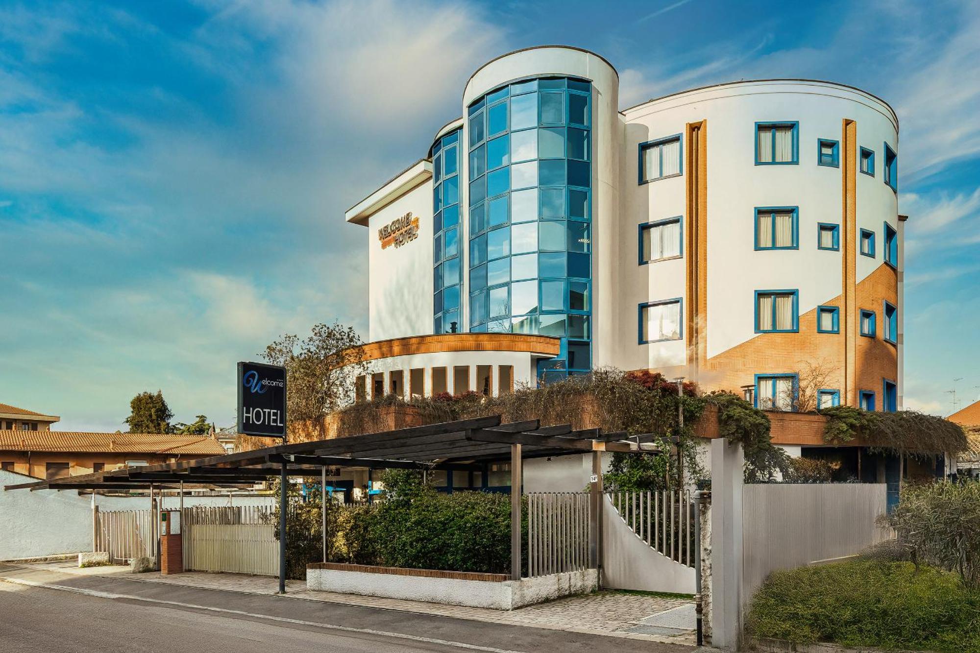 Welcome Hotel Леняно Екстериор снимка