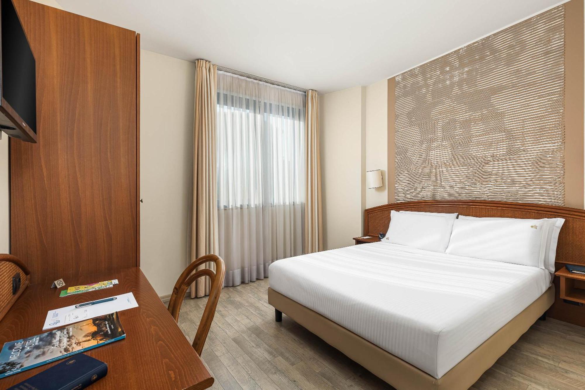 Welcome Hotel Леняно Екстериор снимка